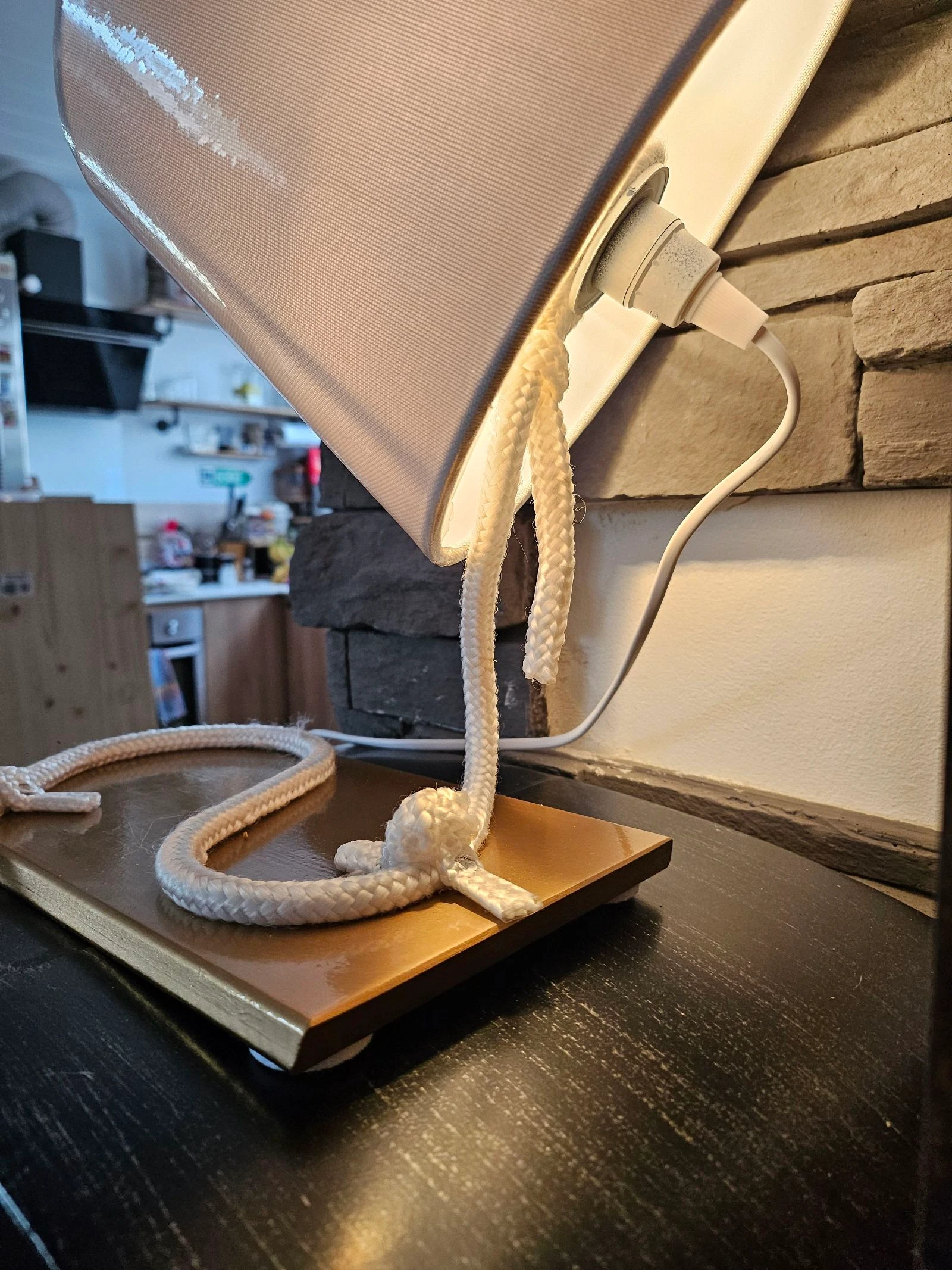 Lampe modèle unique  – photo 3
